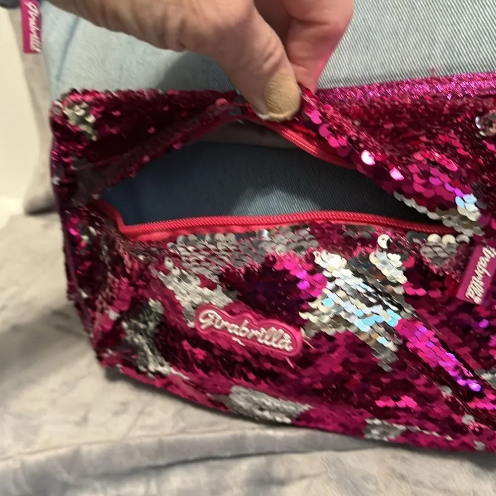 Girls NWOT Girabrilla Sequinned Backpack